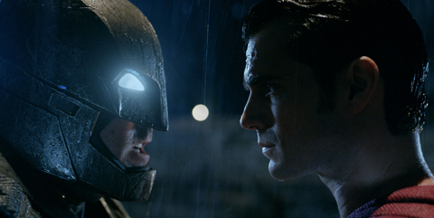 世紀の２大ヒーロー、遂に激突！ 「バットマン vs スーパーマン」全世界熱狂の3分30秒、特別映像解禁