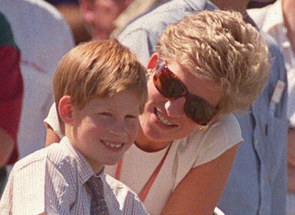 ヘンリー王子と故ダイアナ妃（1994年） Photo: Paul Greaves/Shutterstock